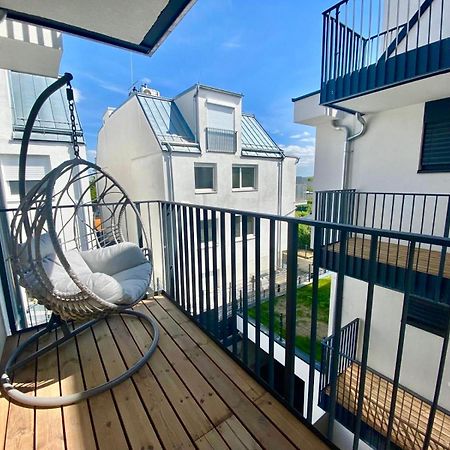 Modern Apartment With Balcony & Free Parking - Nearby Metro Bécs Kültér fotó