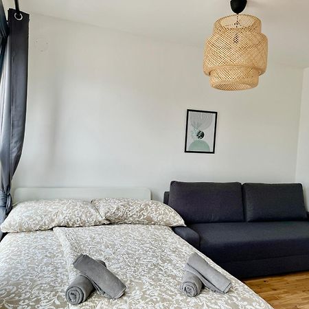 Modern Apartment With Balcony & Free Parking - Nearby Metro Bécs Kültér fotó