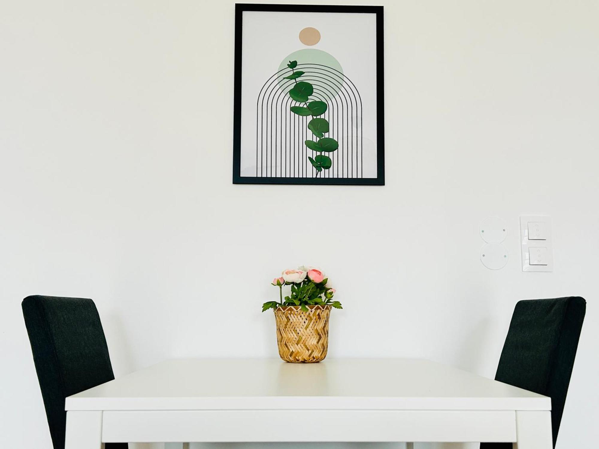 Modern Apartment With Balcony & Free Parking - Nearby Metro Bécs Kültér fotó
