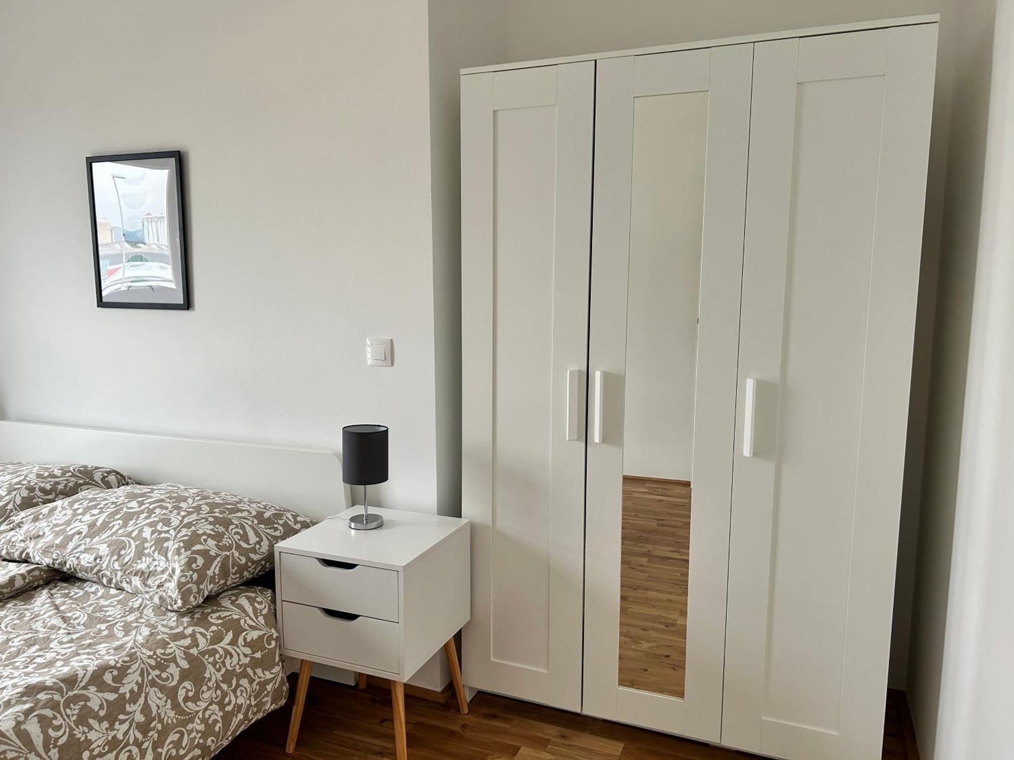 Modern Apartment With Balcony & Free Parking - Nearby Metro Bécs Kültér fotó