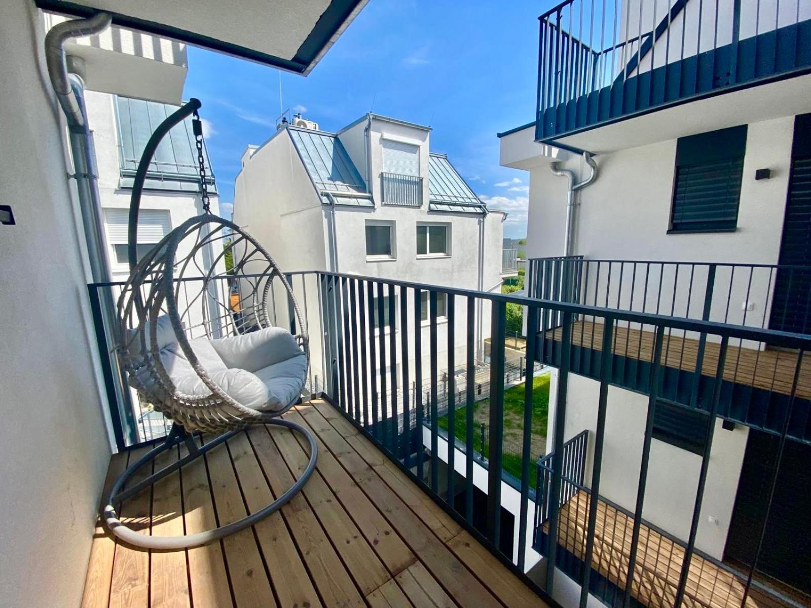 Modern Apartment With Balcony & Free Parking - Nearby Metro Bécs Kültér fotó