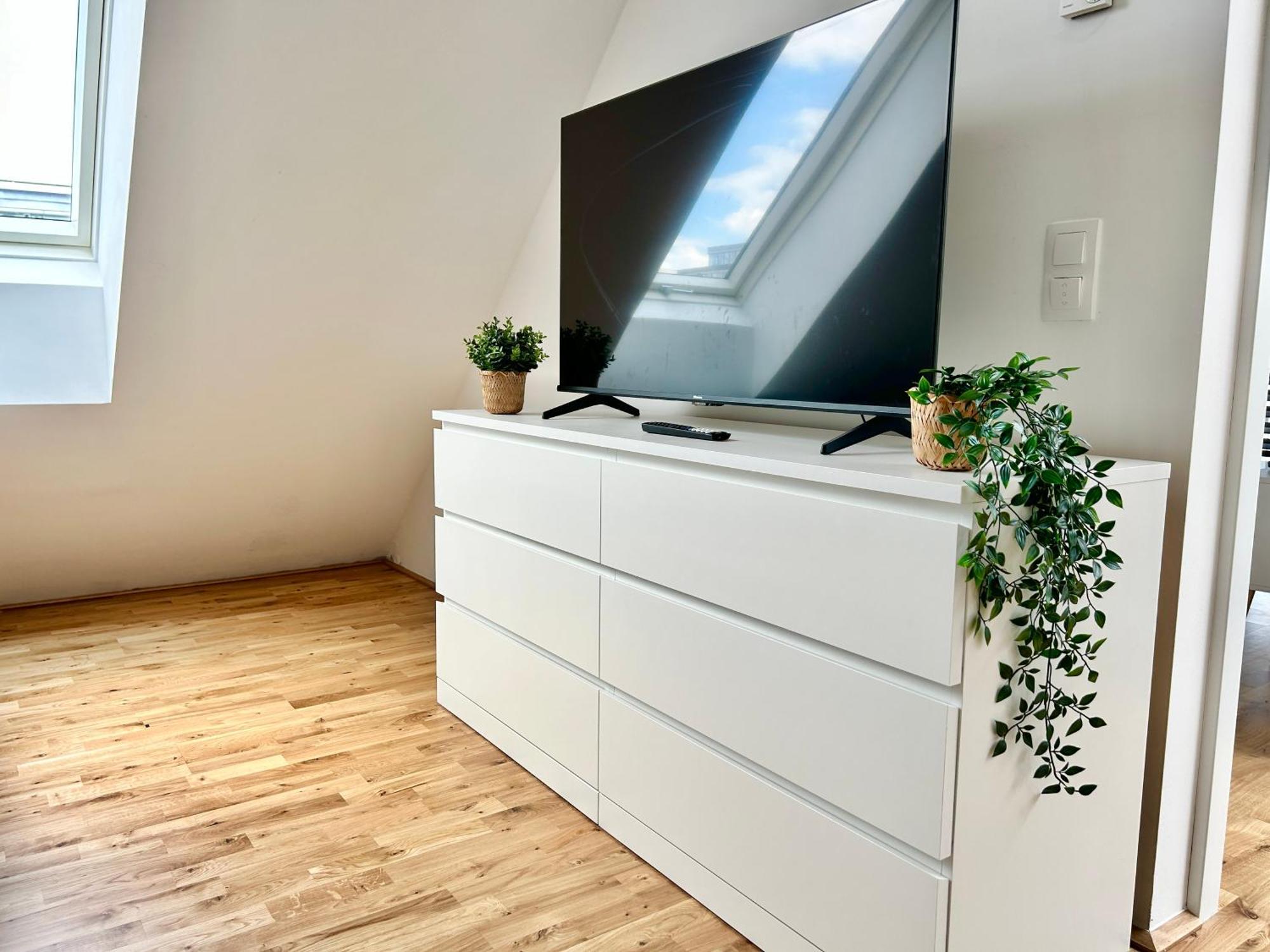 Modern Apartment With Balcony & Free Parking - Nearby Metro Bécs Kültér fotó