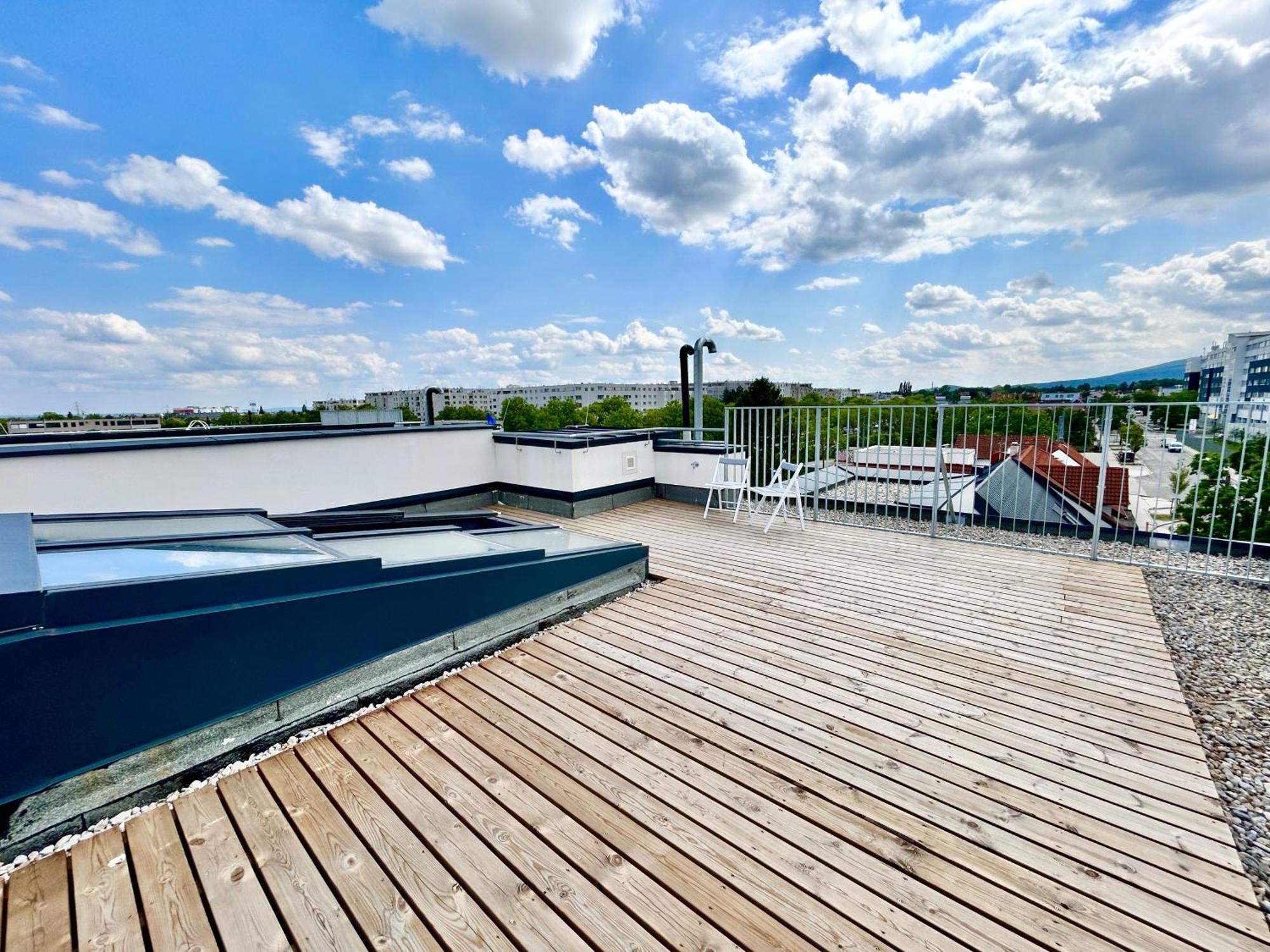 Modern Apartment With Balcony & Free Parking - Nearby Metro Bécs Kültér fotó