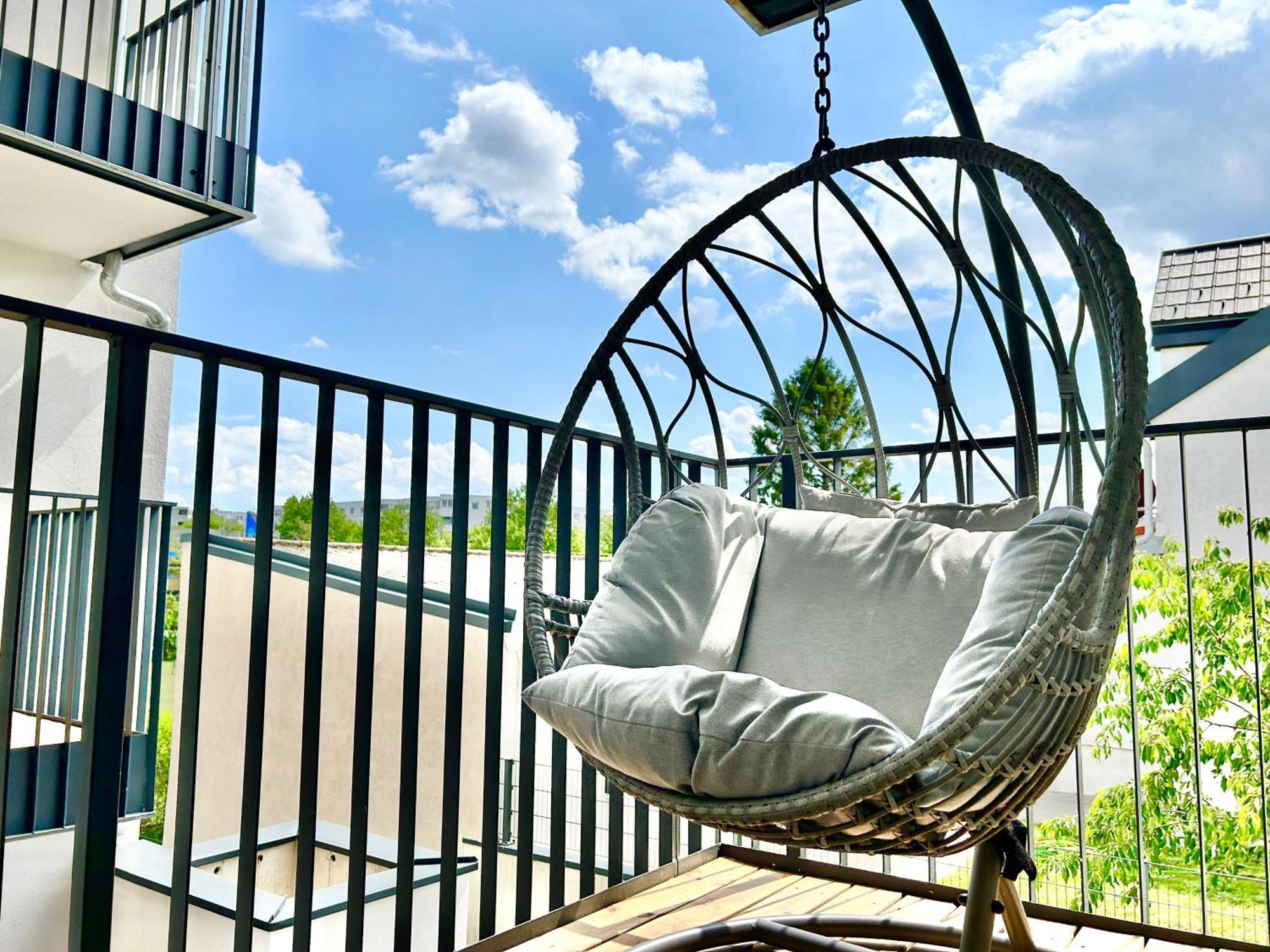 Modern Apartment With Balcony & Free Parking - Nearby Metro Bécs Kültér fotó